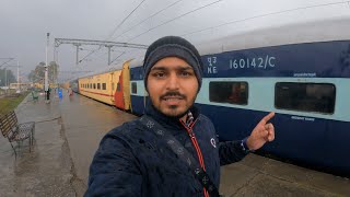 Kashi Vishwanath Express train journey in heavy rain *isliya nahi karta chain pulling*