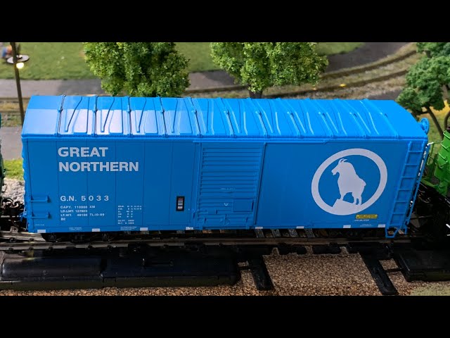 Rapido HO Scale GN 40' Boxcars - YouTube
