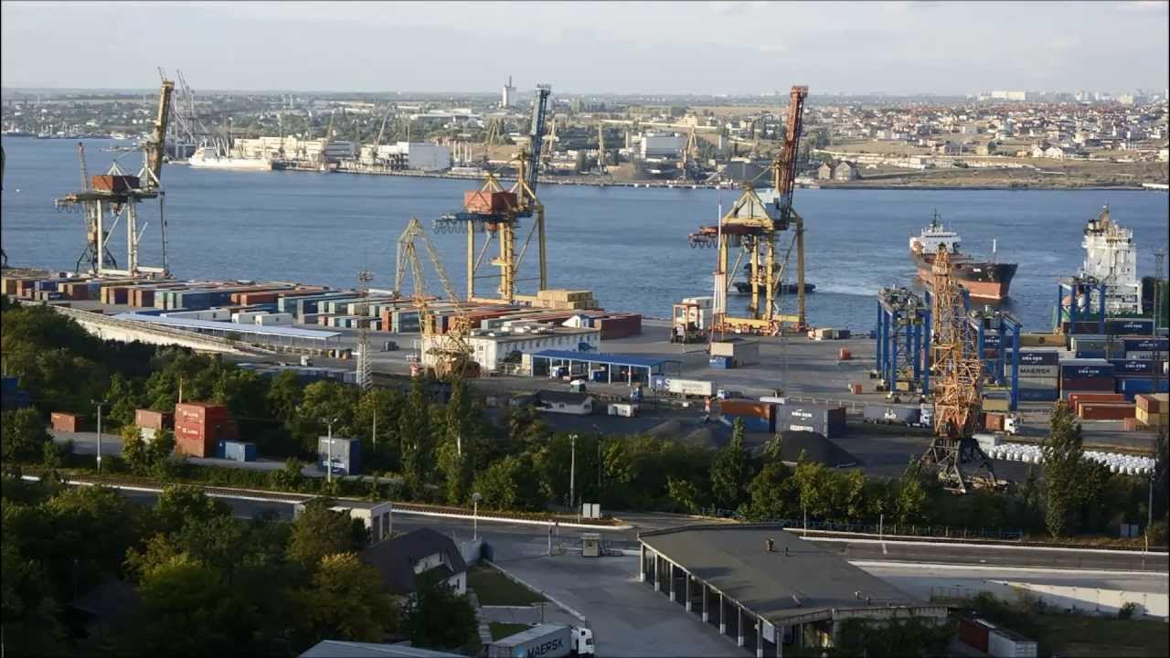 Мариупольский морской торговый порт порты азовского моря. Порт находка. Порт в суэцком канале. Покажите видео порта. Грузовой порт одесса.