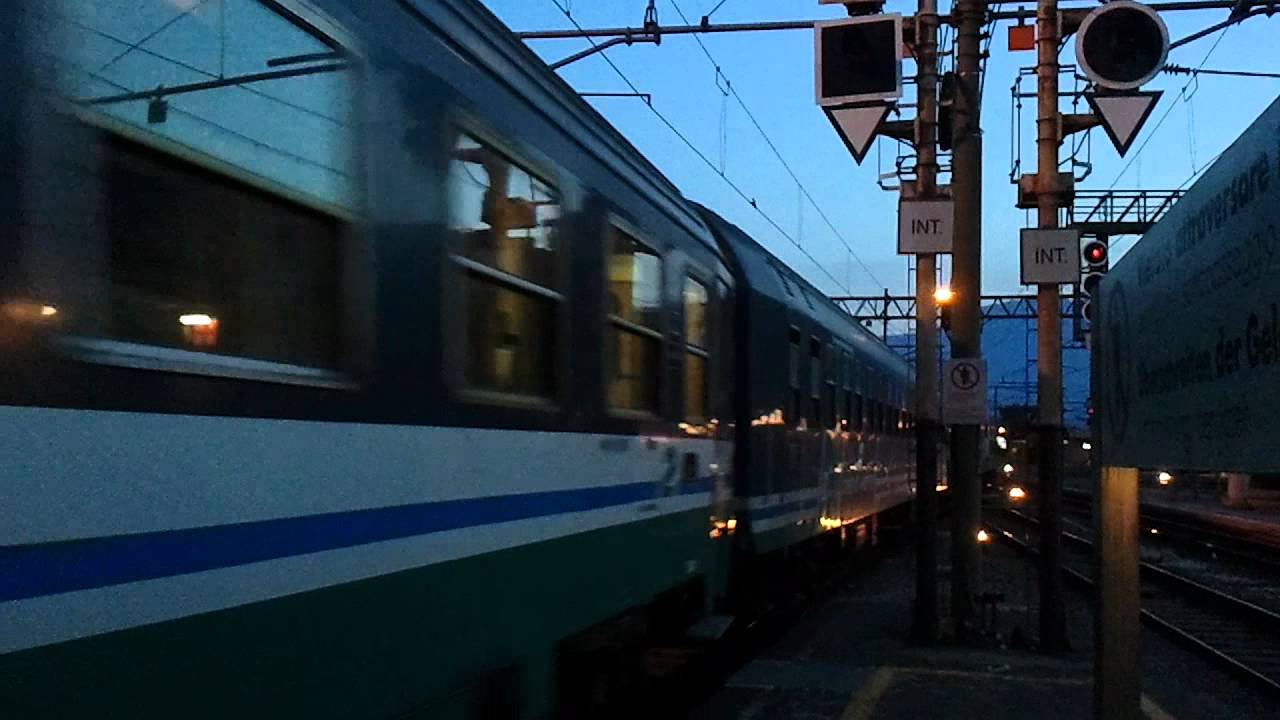 E656 284 al tramonto parte da Bolzano con Exp.925 per Lecce