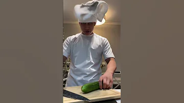Сын не хочет огурец? 🥒