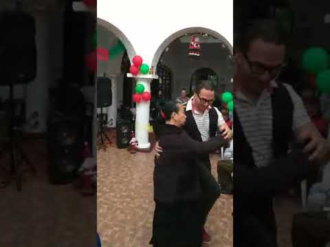 En el vaivén foxtrot bailando con mi madre