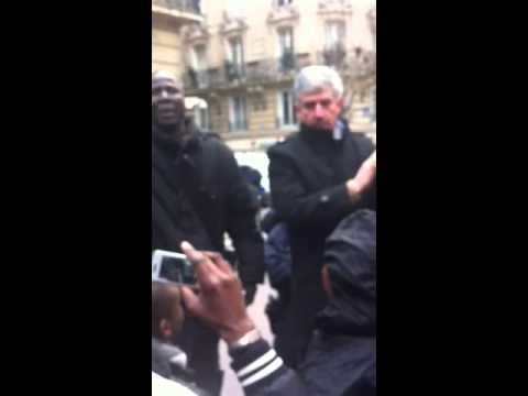 Lundi 14 01 13 Interpellation De VALLS Sous Ses Fenêtres Au Ministère De L Intérieur