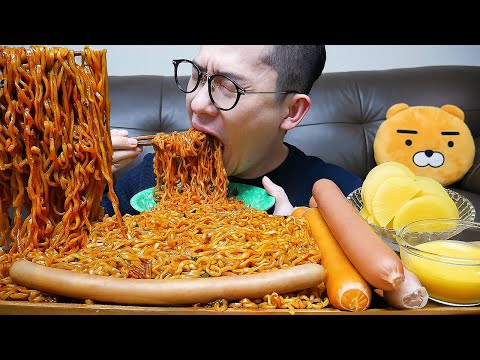 2년만에 먹어보는 간짬뽕과 <strong>왕소세지</strong>~! 먹방 Stir-Fried Spicy Seafood Noodles with sausage MUKBANG