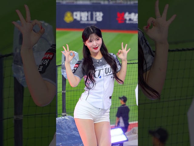"하우스 파뤼~" 아웃송 챌린지 권가영 치어리더 #권가영 #KwonGaYoung #권가영치어리더 #KTwiz #치어리더 #cheerleader #직캠 #shorts