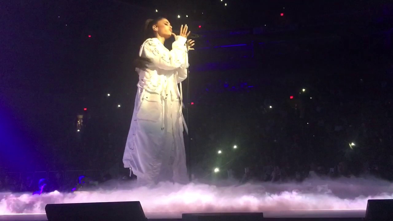 Ariana Grande - Dangerous Woman Tour - Leave Me Lonely - Phoenix AZ