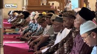 Salat Jumat di Masjid Agung Solo, PB XIV Hangabehi Pilih Jalan Kaki