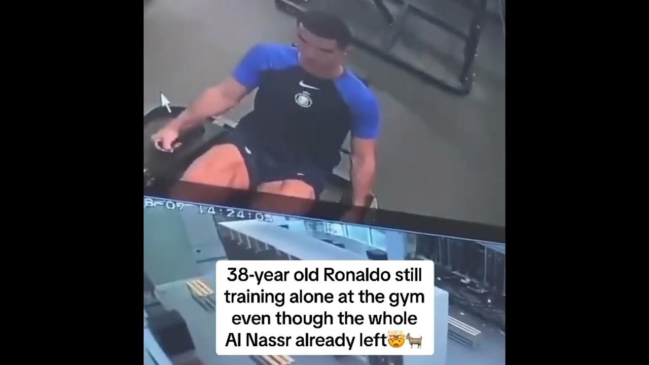 Ronaldo một mình tập luyện tại phòng gym khi các đồng đội đều đã về hết 1 38 years old Cristiano Ronaldo still training at the gym alone🙄#goat - YouTube