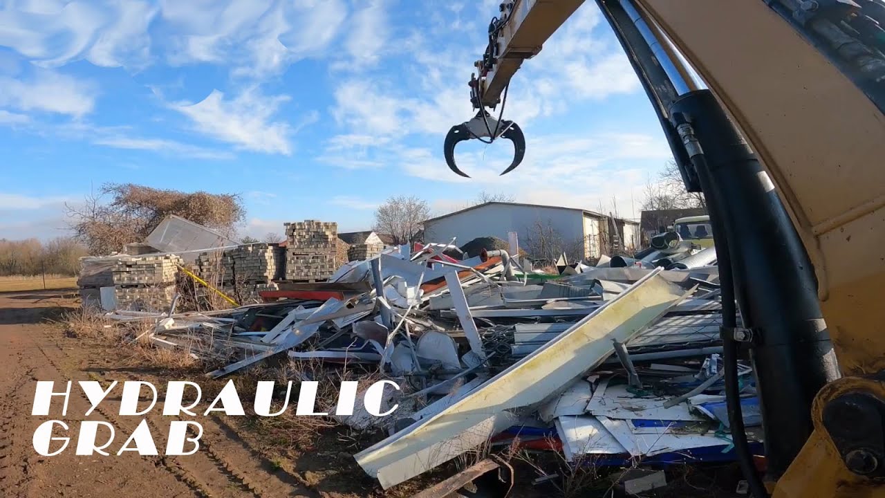 Hydraulic grab on a CAT 305 excavator | Hydraulický drapák na bagru CAT 305