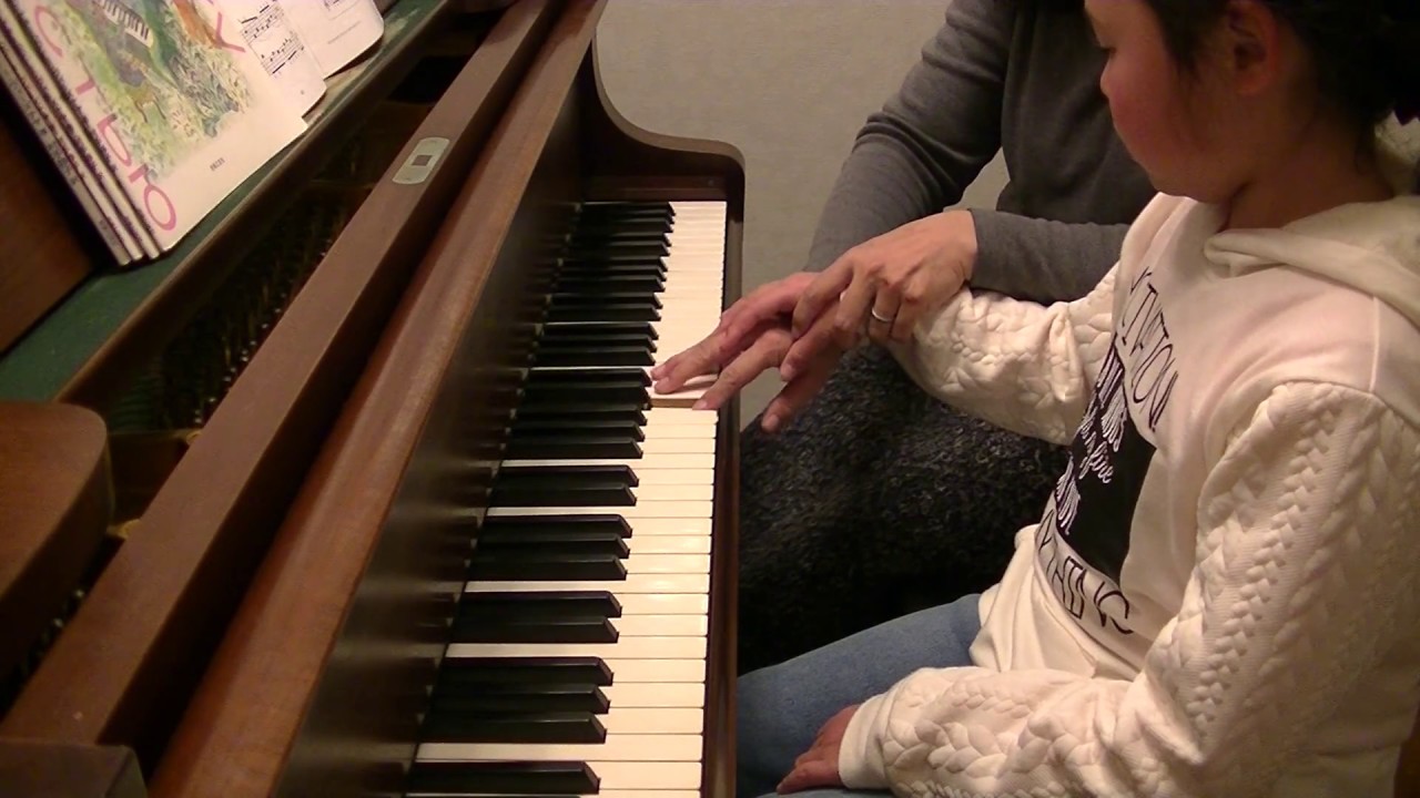 ロシア奏法によるピアノ教本『はじめの一歩』～指導法レッスン動画｜音楽っていいなぁ、を毎日に。｜ Webマガジン「ONTOMO」