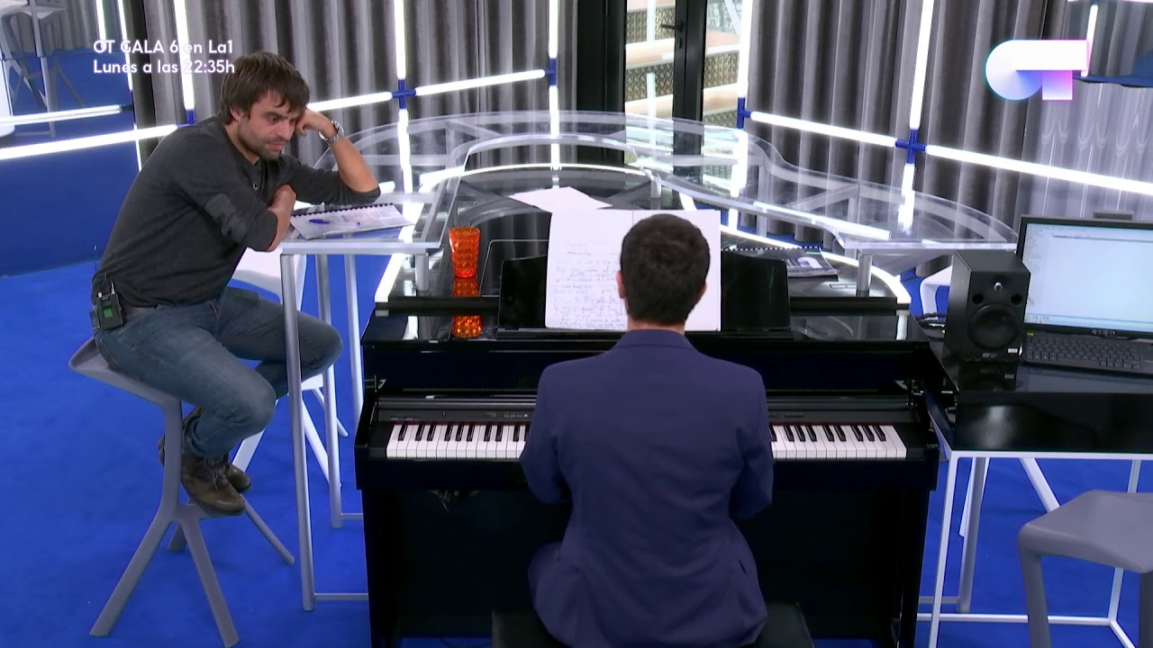 Alfred le enseña a Manu Guix el tema que ha compuesto en la Academia | OT 2017 HD