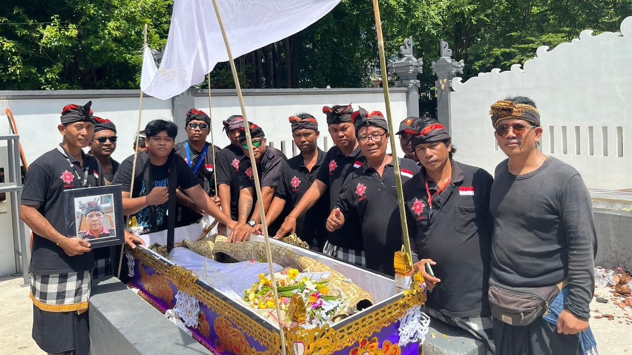 Acara Ngaben I Nengah Budiarta Anggota Pecalang Dharma Yadnya Karang Jangkong