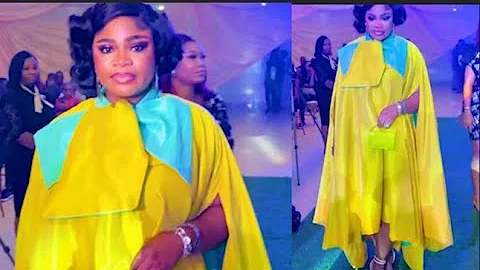 See Eniola Ajao's Beautiful Outfit And Other Actresses As They Kneel To Greet Her Senior Colleague.