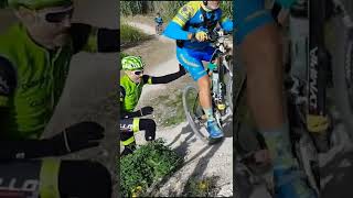 Intentos de ascenso MTB BTT BXM en rampa inclinada y con tierra suelta