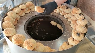 baked scallion-stuffed sesame pastry-Taiwanese street food