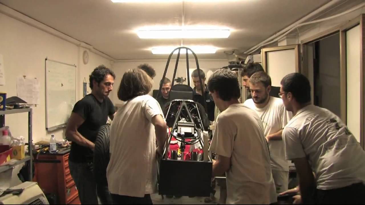 Assemblaggio finale ET2ev E Team Pisa Formula SAE 2009 pt2