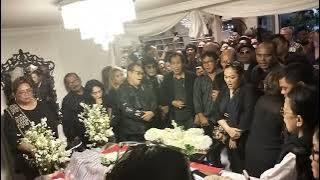 Persatuan Artis Batak Menyanyikan Lagu Sherly di hadapan jenazah Jack Marpaung