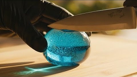 “Ultra-Clean Glass Pear Slice | Extreme Macro ASMR Cutting”