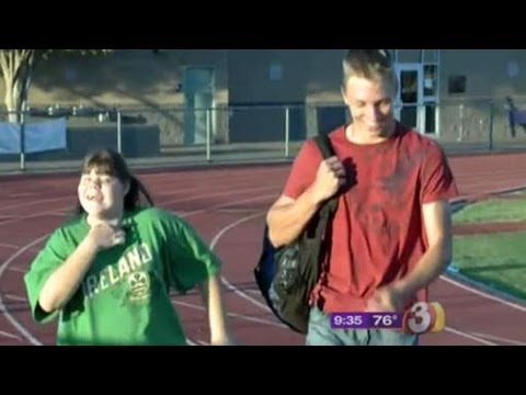 Quarterback Protects Bullied Student Chy Johnson - YouTube