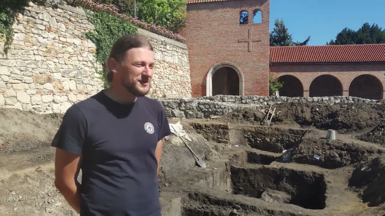 Titokzatos helyzetű csontvázra bukkantak a Nemzeti Emlékhely Középkori Romkert ásatásán