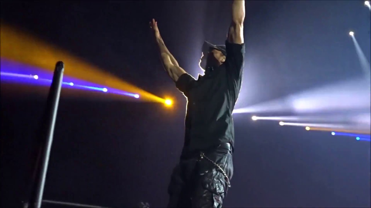 Enrique Iglesias - AccorHotel Arena de Paris, France - 11.11.2018 - 1/2