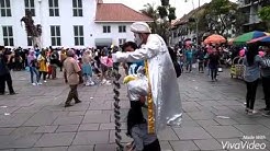 Manusia Duduk Mengambang Seperti Aladin, Ini Nyata di Kota Tua! - Durasi: 1.03. 