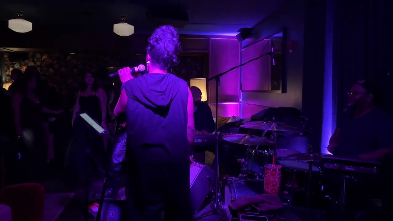 Simbryt Live! @ LazyBird - Rufus & Chaka - Tell Me Something Good