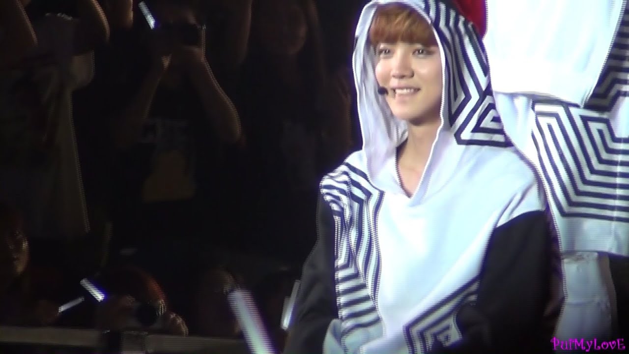 EXO THE LOST PLANET IN HK - Luhan Cute Moments