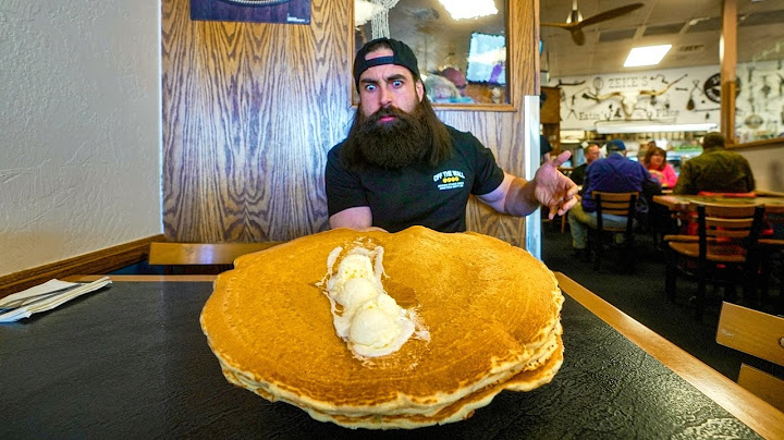 I ORDERED AMERICA’S OLDEST PANCAKE CHALLENGE AT A PACKED DINER IN ARIZONA! | BeardMeatsFood
