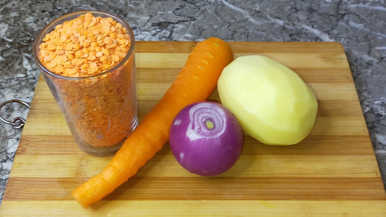 عندك كأس عدس أحمر و شوية خضر حضري وجبة عشاء صحية ولذيذة متشبعوش منها👌