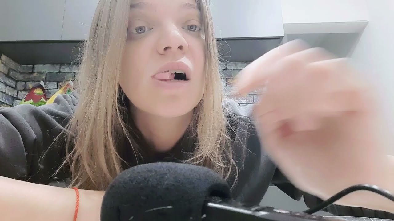 ASMR CHEWING GUM, BLOWING BUBBLES 