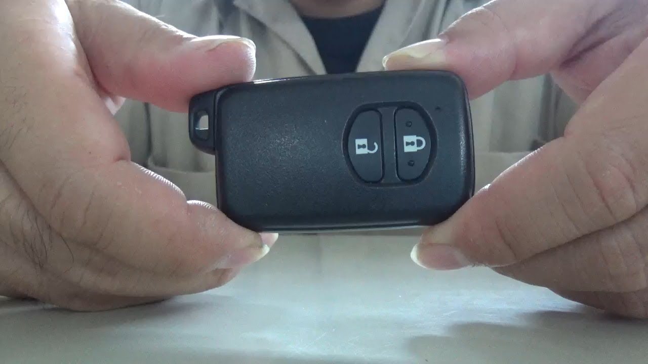 トヨタ プリウス スマートキー電池交換 ｚｖｗ３０ Youtube