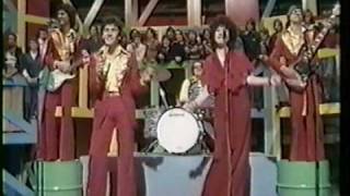 The irish showband sunshine perform their 1976 hit single "bye bye
mama" with bryce norrie taking lead vocal chores, and doing a fine job
of it. drummer paul...