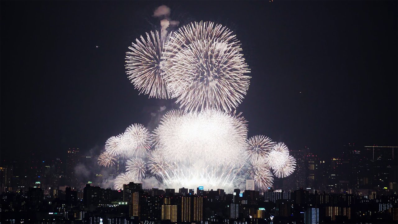 遠くから見た 2022なにわ淀川花火大会 - YouTube