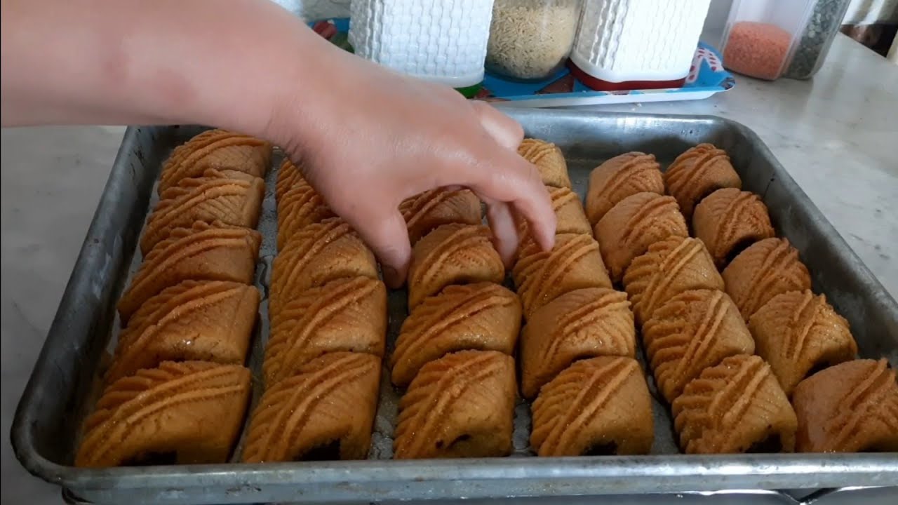 وقت الحفلات والعرضات اخدميه واديه في يدك هني بيه تقلعي بيه الحشمة مقروط الكوشة