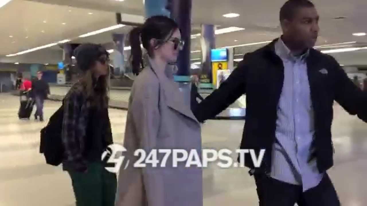 (New) (Exclusive) Kendall Jenner and Cara Delevingne arriving at JFK