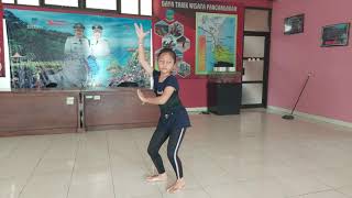 ibing jaipongan . dina lagu kai hyang (ari dukoen).|| koreografer sanggar putra rengganis.