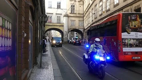 独特なサイレン音が癖になる 海外の警察車両パトカーや消防車など Mp3