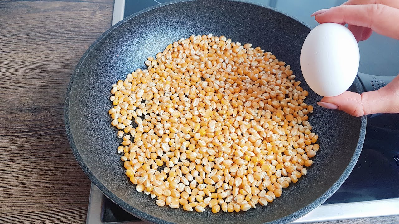 Рецепт попкорна. Яичный белок и приправы - это вкусно.