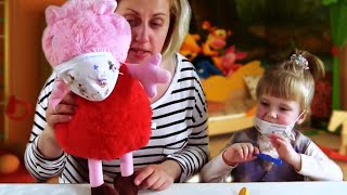 Врач свинка Пеппа и ассистент Амелька лечат уточку и цыпленка Врач свинка Пеппа и ассистент Амелька лечат уточку и цыпленка
