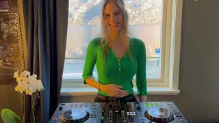 Download Lagu Just a chill girl mix (house full of sun) MP3