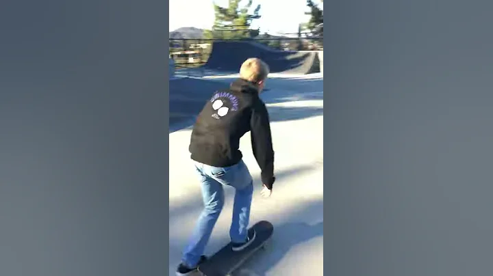 Gavin Browning does a BACKSIDE AIR!! ( mark park)