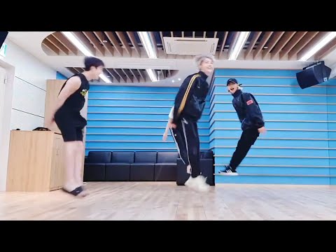 Hyunjin Can T Vlive In Peace