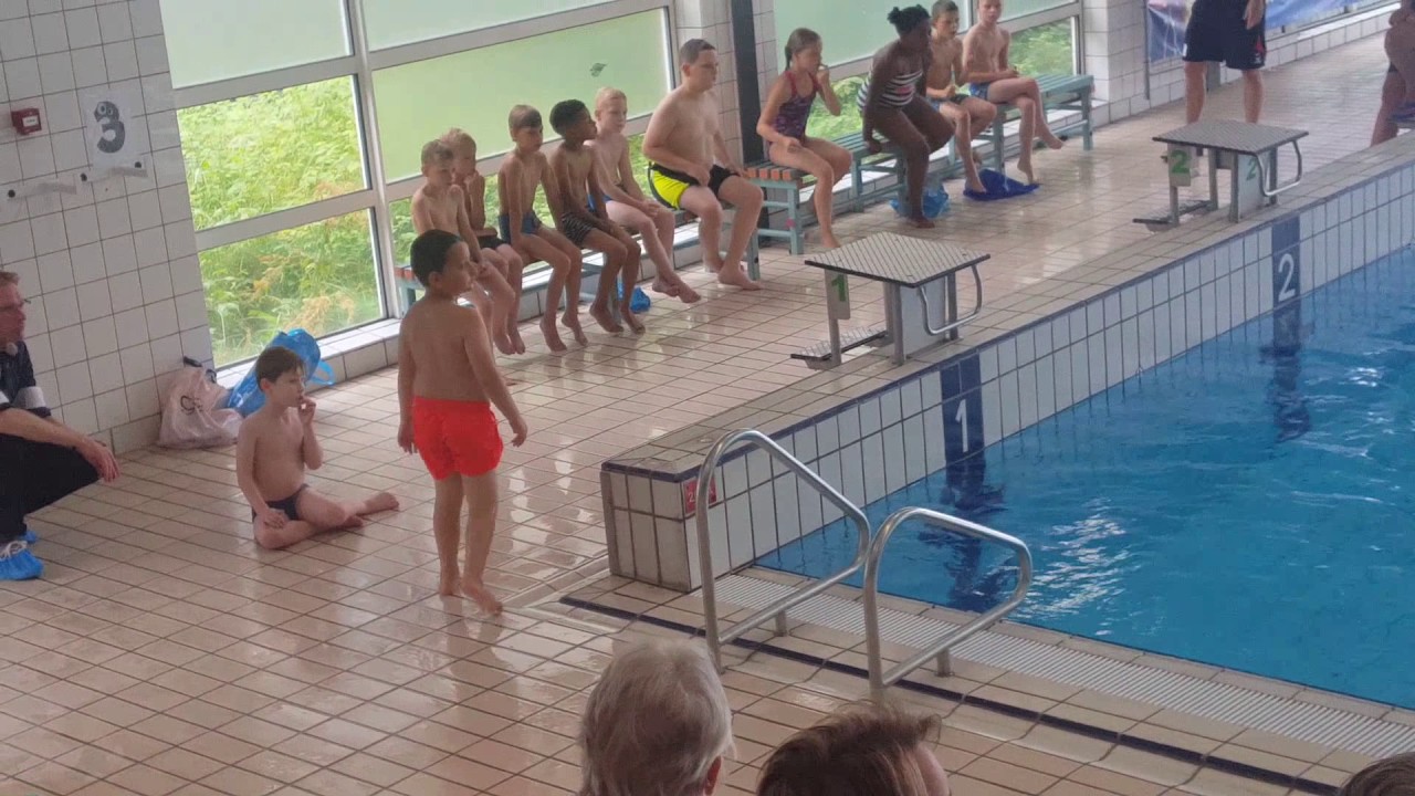 Valenciano mag afzwemmen voor zijn zwemdiploma A