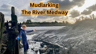Mudlarking at an Old Victorian Dock!