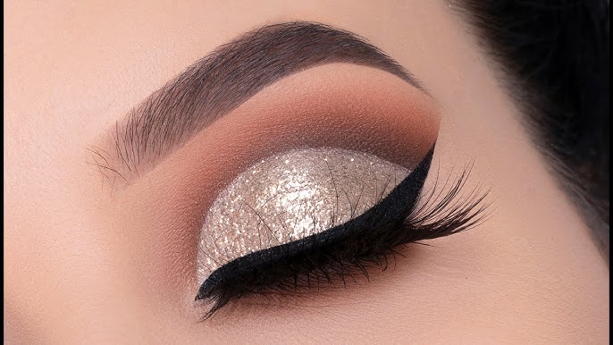 Classic Holiday Glitter Eye Makeup  White Golden Reflects Glitter With Red  Lipstick 