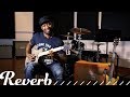 Capture de la vidéo Isaiah Sharkey Teaches Piano-Like Blues Riffs On Guitar | Reverb Tips And Tricks