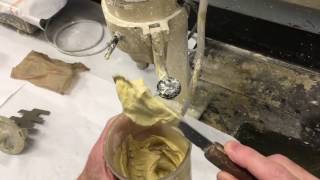 Pouring a bubble free alginate impression