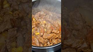 CARNE REFOGADA COM CEBOLA TOMATE E MILHO #reels ##feedshorts #meatrecipes #homemadecooking