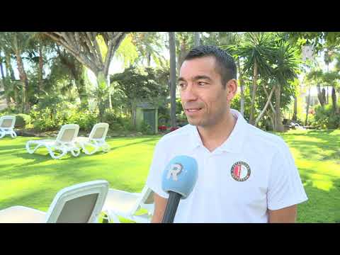 Van Bronckhorst spreekt over toekomst bij Feyenoord